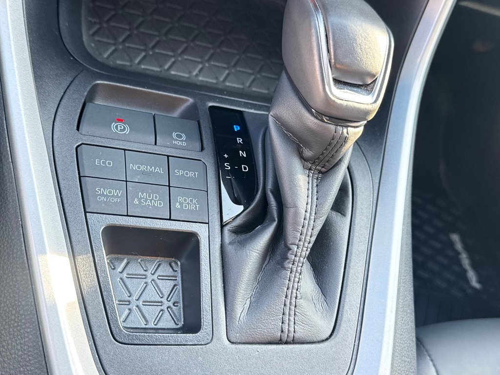 2024 Toyota RAV4 XLE PREMIUM AWD / 11.000KM OUI OUI 11,000KM / in Thetford Mines, Quebec - 52 - w1024h768px