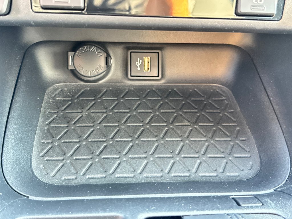 2024 Toyota RAV4 XLE PREMIUM AWD / 11.000KM OUI OUI 11,000KM / in Thetford Mines, Quebec - 51 - w1024h768px