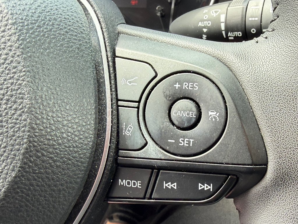 Toyota RAV4 XLE AWD / HITCH / PEA 29-11-27=100KM WOW !!! / 2024 à Thetford Mines, Québec - 37 - w1024h768px