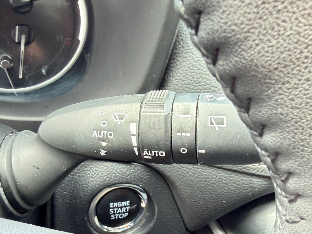 Toyota RAV4 XLE AWD / HITCH / PEA 29-11-27=100KM WOW !!! / 2024 à Thetford Mines, Québec - 38 - w1024h768px
