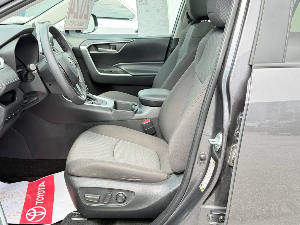 Toyota RAV4 XLE AWD / HITCH / PEA 29-11-27=100KM WOW !!! / 2024 à Thetford Mines, Québec - 30 - w1024h768px