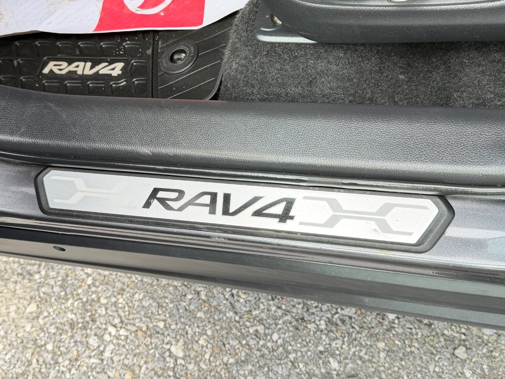 Toyota RAV4 XLE AWD / HITCH / PEA 29-11-27=100KM WOW !!! / 2024 à Thetford Mines, Québec - 31 - w1024h768px