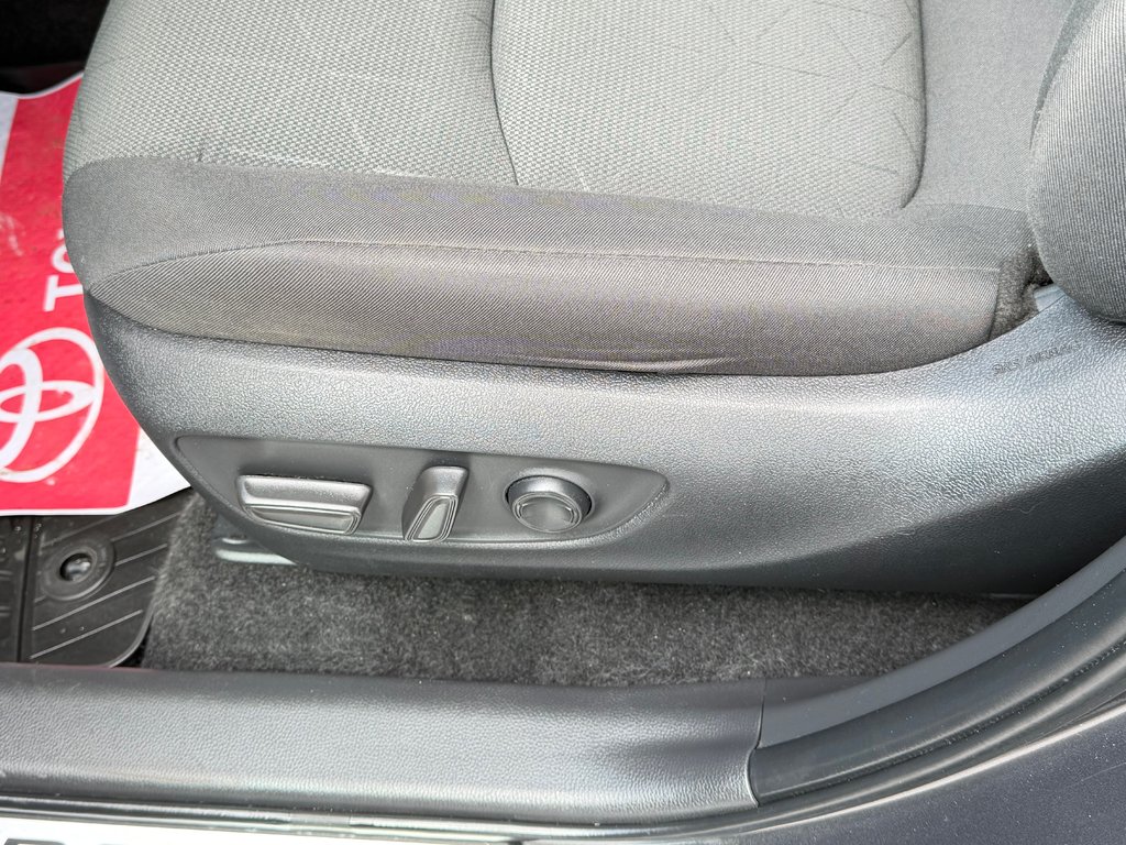 Toyota RAV4 XLE AWD / HITCH / PEA 29-11-27=100KM WOW !!! / 2024 à Thetford Mines, Québec - 32 - w1024h768px