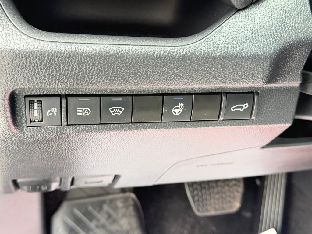 Toyota RAV4 XLE AWD / HITCH / PEA 29-11-27=100KM WOW !!! / 2024 à Thetford Mines, Québec - 33 - w1024h768px
