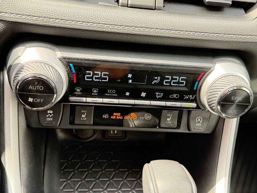 Toyota RAV4 XLE AWD / HITCH / PEA 29-11-27=100KM WOW !!! / 2024 à Thetford Mines, Québec - 44 - w1024h768px