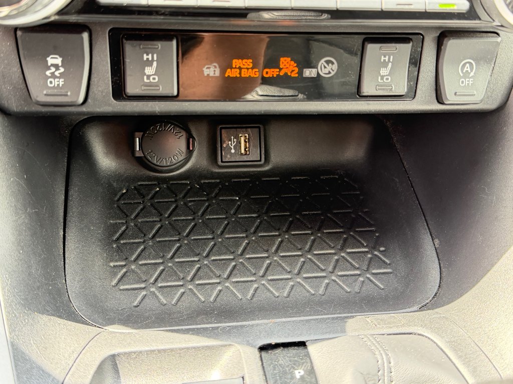 Toyota RAV4 XLE AWD / HITCH / PEA 29-11-27=100KM WOW !!! / 2024 à Thetford Mines, Québec - 45 - w1024h768px