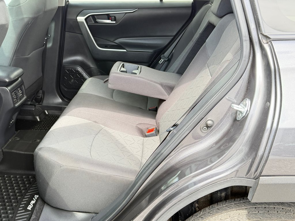 Toyota RAV4 XLE AWD / HITCH / PEA 29-11-27=100KM WOW !!! / 2024 à Thetford Mines, Québec - 55 - w1024h768px