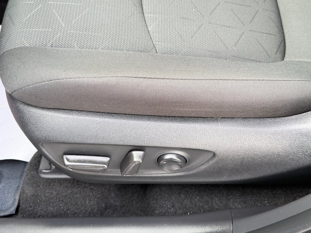 Toyota RAV4 XLE AWD / VITRE TEINTÉES / BAS KILOS ! / 2024 à Thetford Mines, Québec - 32 - w1024h768px