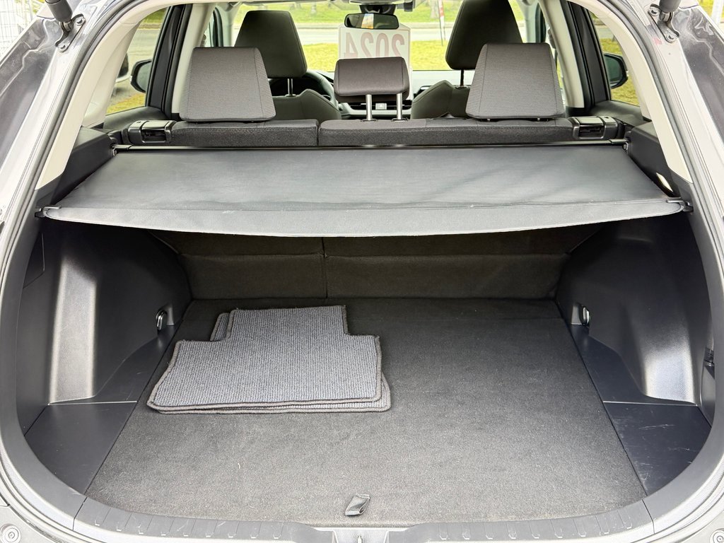 Toyota RAV4 XLE AWD / VITRE TEINTÉES / BAS KILOS ! / 2024 à Thetford Mines, Québec - 56 - w1024h768px