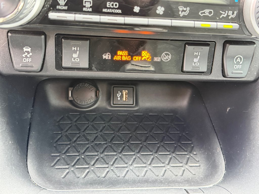 Toyota RAV4 XLE AWD / VITRE TEINTÉES / BAS KILOS ! / 2024 à Thetford Mines, Québec - 44 - w1024h768px