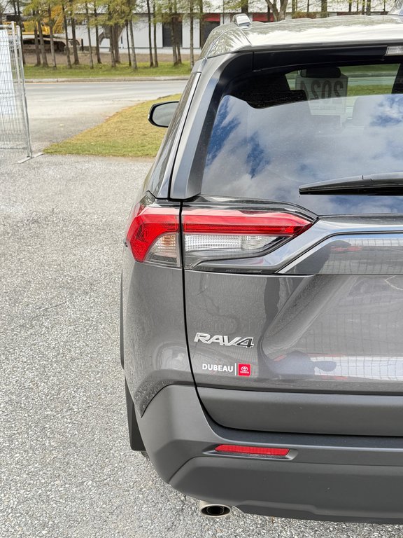 Toyota RAV4 XLE AWD / VITRE TEINTÉES / BAS KILOS ! / 2024 à Thetford Mines, Québec - 22 - w1024h768px