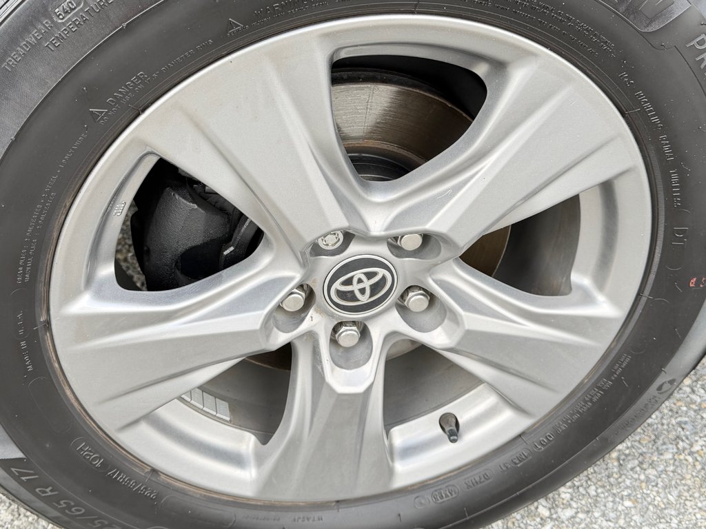 Toyota RAV4 XLE AWD / VITRE TEINTÉES / BAS KILOS ! / 2024 à Thetford Mines, Québec - 14 - w1024h768px