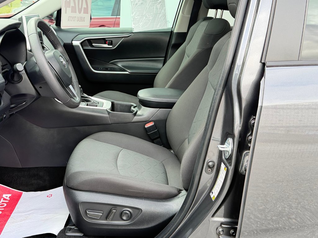 Toyota RAV4 XLE AWD / VITRE TEINTÉES / BAS KILOS ! / 2024 à Thetford Mines, Québec - 30 - w1024h768px