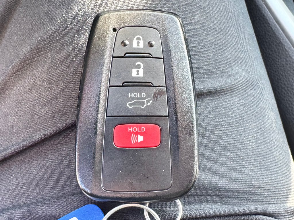 2025 Toyota RAV4 HYBRIDE XLE AWD / LE MOINS CHER AU CANADA / in Thetford Mines, Quebec - 54 - w1024h768px