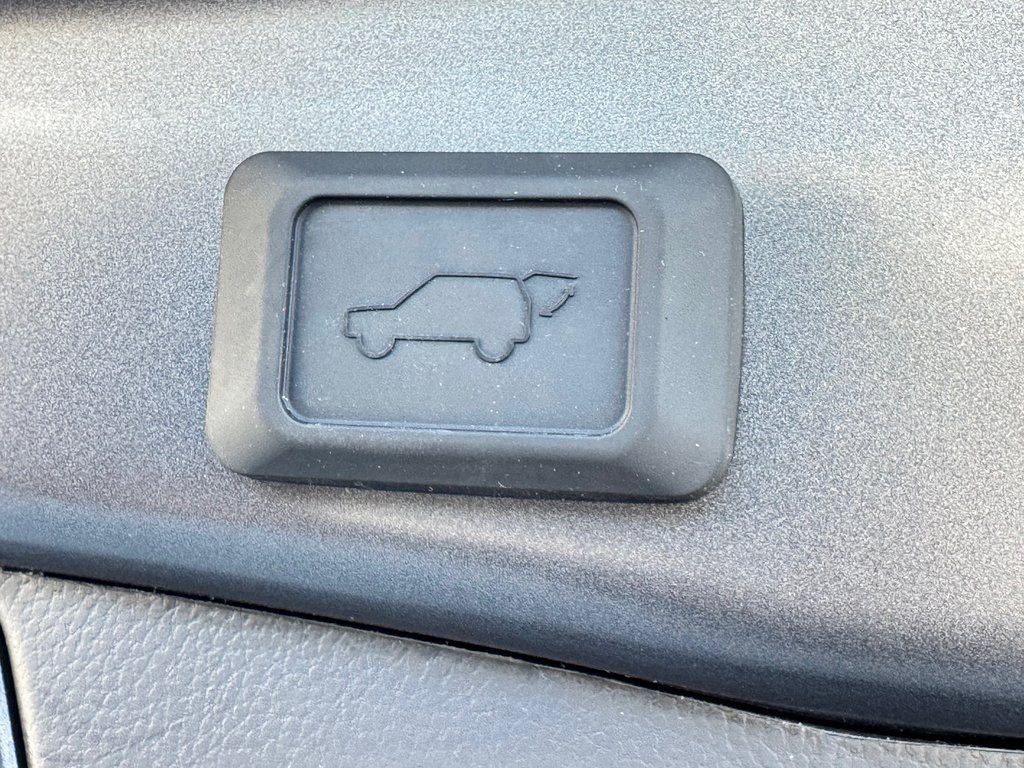 2025 Toyota RAV4 HYBRIDE XLE AWD / LE MOINS CHER AU CANADA / in Thetford Mines, Quebec - 67 - w1024h768px
