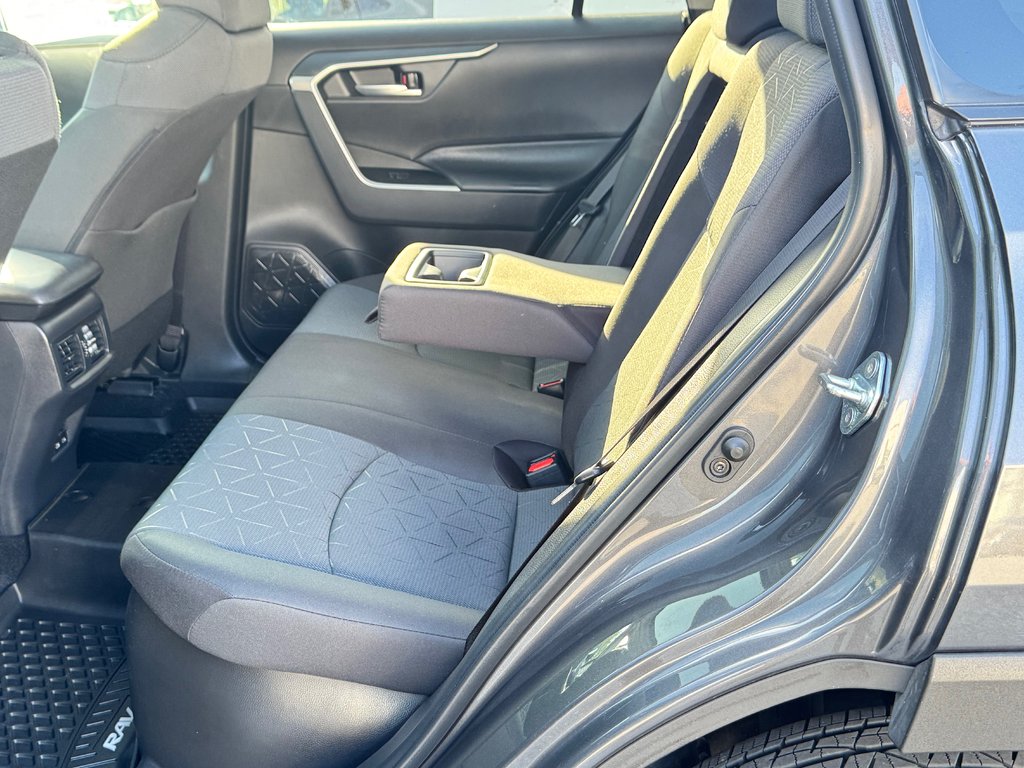 2025 Toyota RAV4 HYBRIDE XLE AWD / LE MOINS CHER AU CANADA / in Thetford Mines, Quebec - 58 - w1024h768px