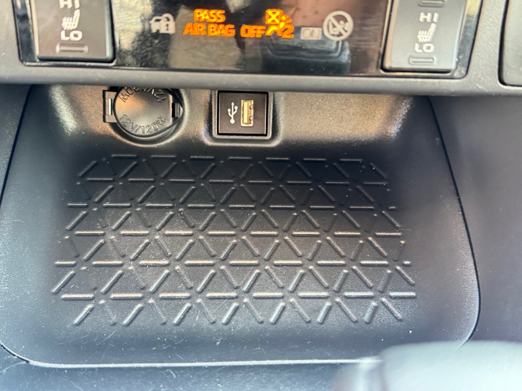 2025 Toyota RAV4 HYBRIDE XLE AWD / LE MOINS CHER AU CANADA / in Thetford Mines, Quebec - 46 - w1024h768px