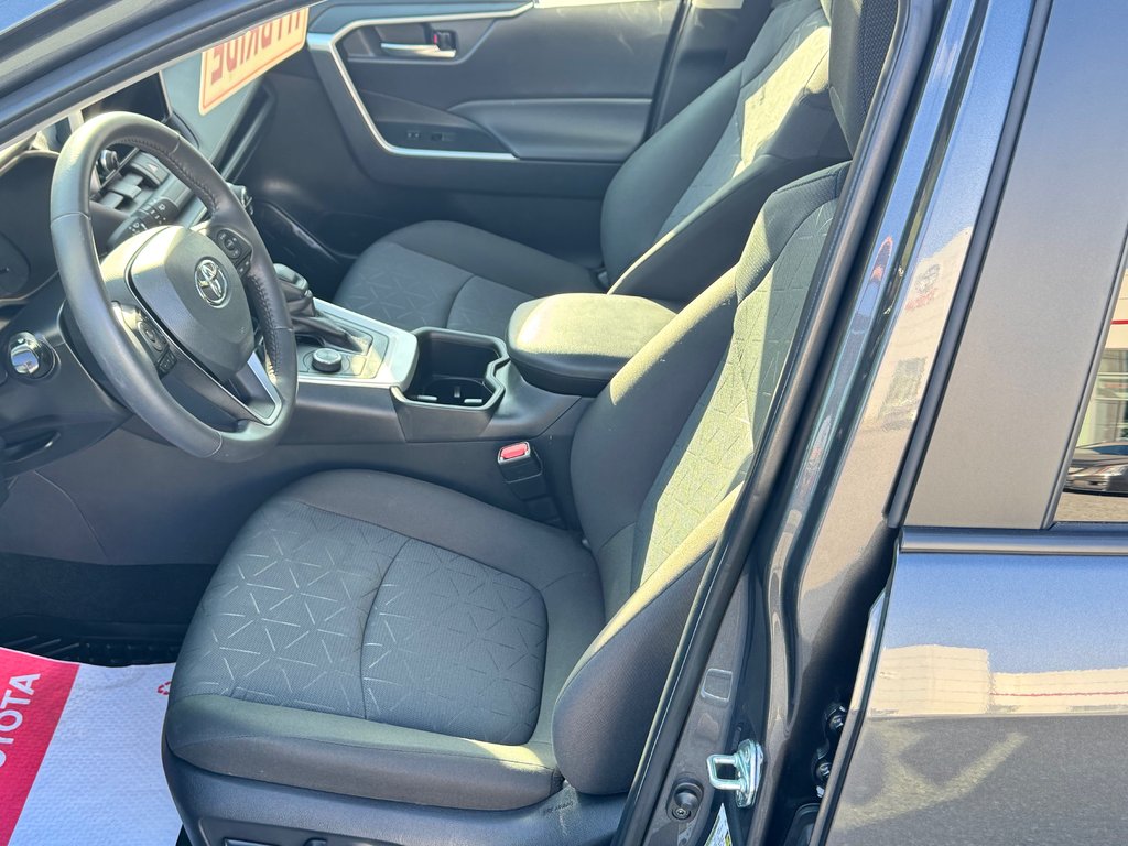 2025 Toyota RAV4 HYBRIDE XLE AWD / LE MOINS CHER AU CANADA / in Thetford Mines, Quebec - 29 - w1024h768px
