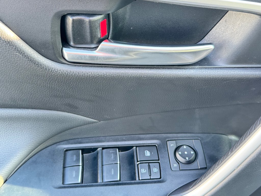 2025 Toyota RAV4 HYBRIDE XLE AWD / LE MOINS CHER AU CANADA / in Thetford Mines, Quebec - 28 - w1024h768px
