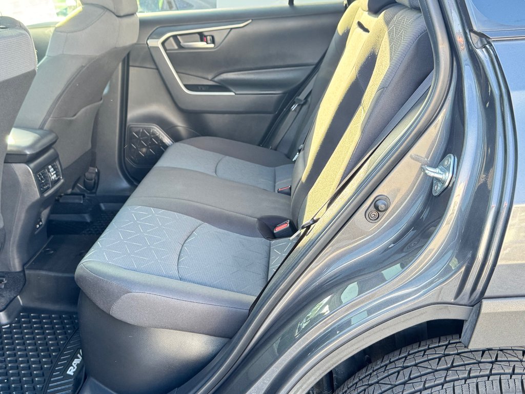 2025 Toyota RAV4 HYBRIDE XLE AWD / LE MOINS CHER AU CANADA / in Thetford Mines, Quebec - 57 - w1024h768px