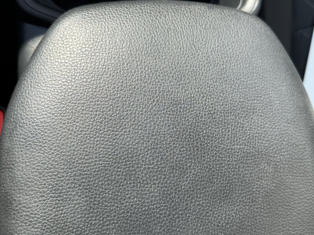 Toyota RAV4 XLE AWD / HITCH TOYOTA / TAG / ÉTAT NEUF !!! / 2025 à Thetford Mines, Québec - 48 - w1024h768px