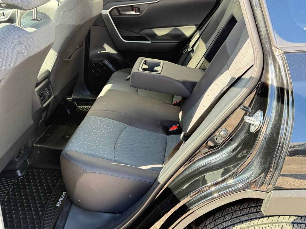 Toyota RAV4 XLE AWD / HITCH TOYOTA / TAG / ÉTAT NEUF !!! / 2025 à Thetford Mines, Québec - 53 - w1024h768px