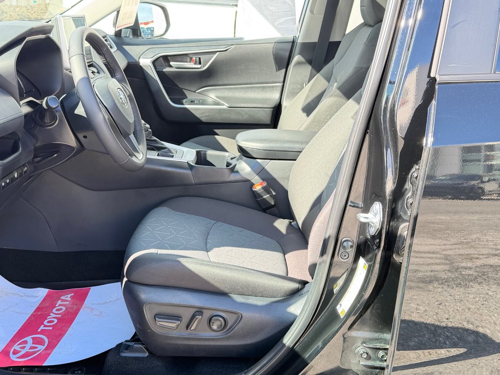 Toyota RAV4 XLE AWD / HITCH TOYOTA / TAG / ÉTAT NEUF !!! / 2025 à Thetford Mines, Québec - 30 - w1024h768px