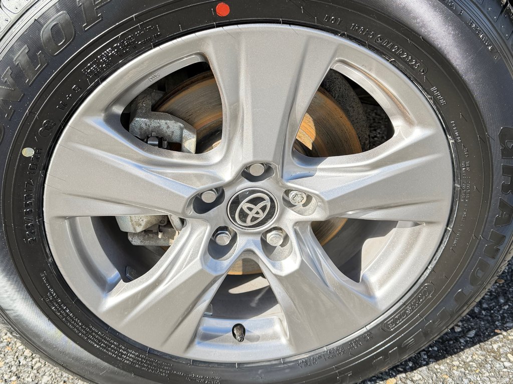 Toyota RAV4 XLE AWD / HITCH TOYOTA / TAG / ÉTAT NEUF !!! / 2025 à Thetford Mines, Québec - 14 - w1024h768px