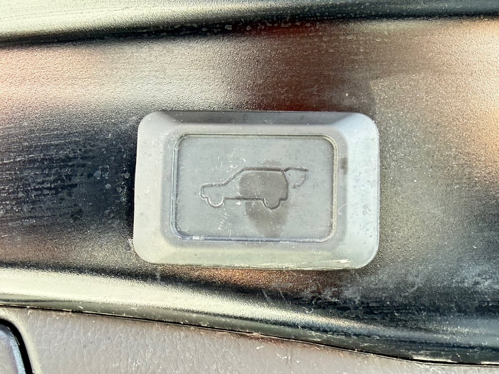 Toyota RAV4 XLE AWD / HITCH TOYOTA / TAG / ÉTAT NEUF !!! / 2025 à Thetford Mines, Québec - 59 - w1024h768px