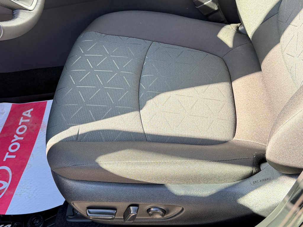 Toyota RAV4 XLE AWD / HITCH TOYOTA / TAG / ÉTAT NEUF !!! / 2025 à Thetford Mines, Québec - 32 - w1024h768px