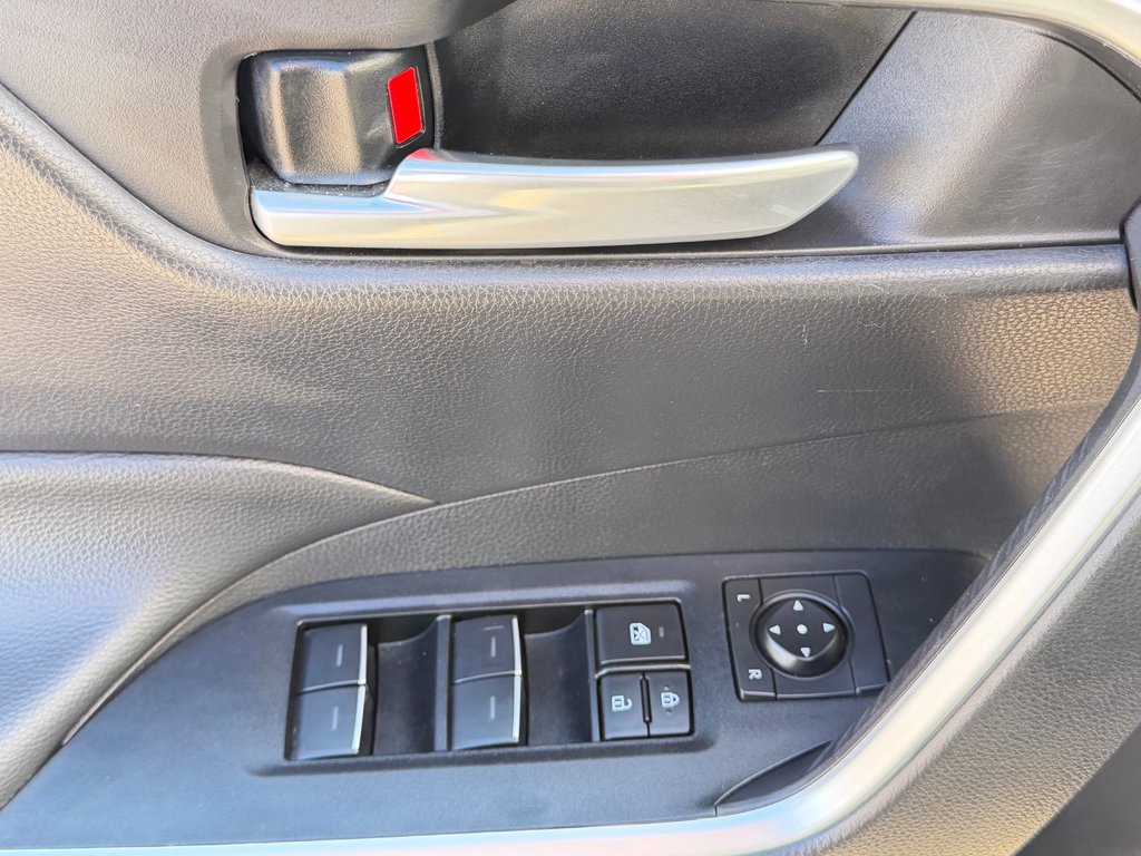 Toyota RAV4 XLE AWD / HITCH TOYOTA / TAG / ÉTAT NEUF !!! / 2025 à Thetford Mines, Québec - 28 - w1024h768px