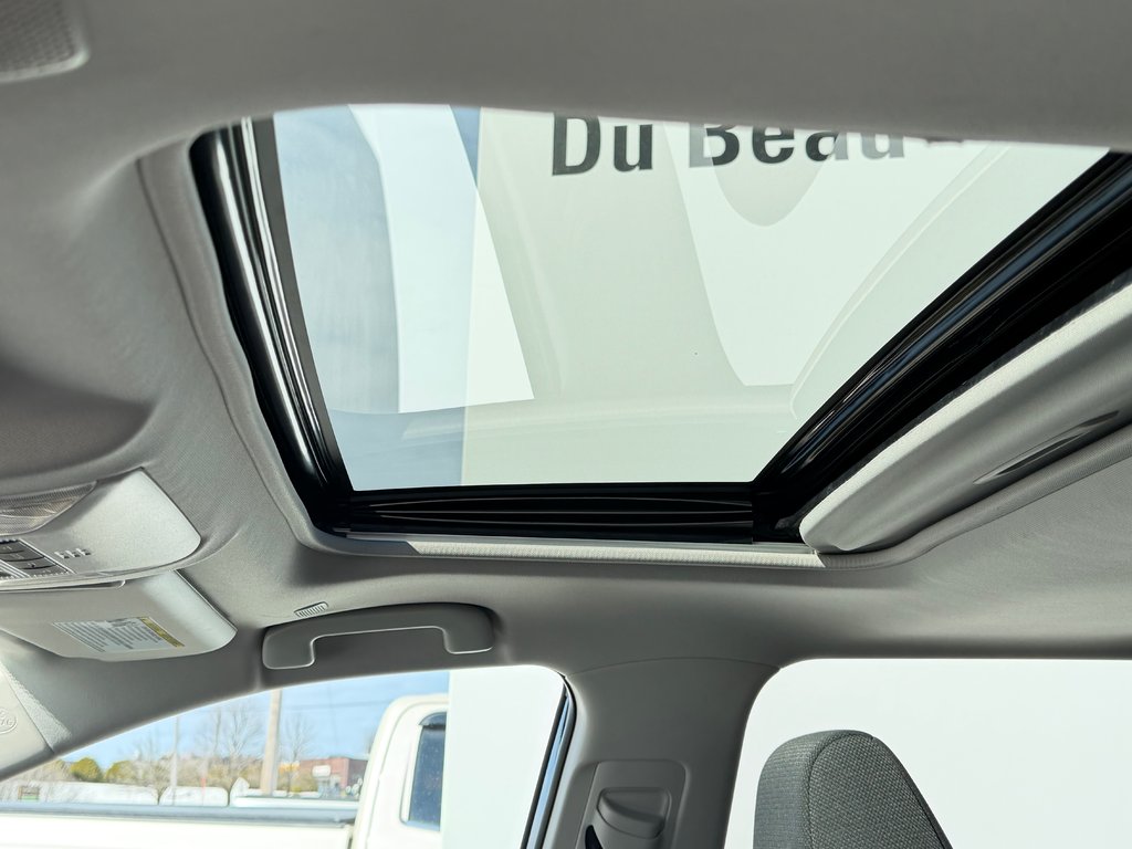 Toyota RAV4 XLE AWD / HITCH TOYOTA / TAG / ÉTAT NEUF !!! / 2025 à Thetford Mines, Québec - 52 - w1024h768px