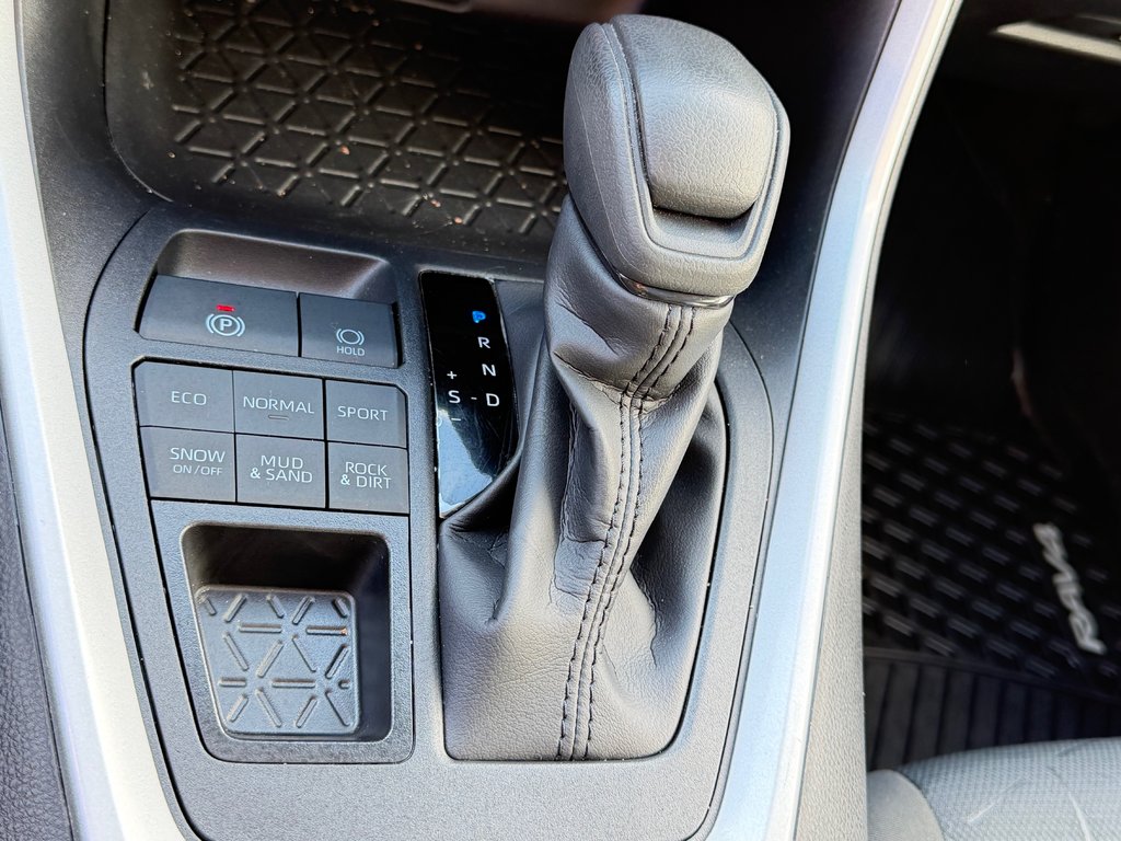 Toyota RAV4 XLE AWD / HITCH TOYOTA / TAG / ÉTAT NEUF !!! / 2025 à Thetford Mines, Québec - 45 - w1024h768px