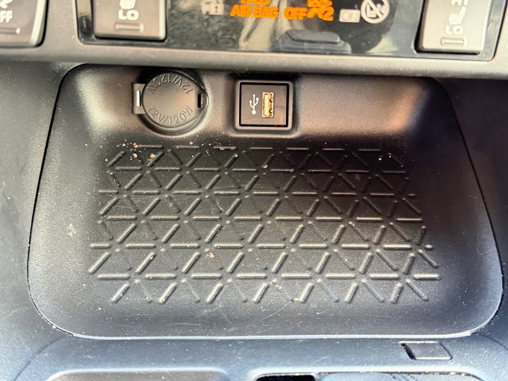 Toyota RAV4 XLE AWD / HITCH TOYOTA / TAG / ÉTAT NEUF !!! / 2025 à Thetford Mines, Québec - 44 - w1024h768px