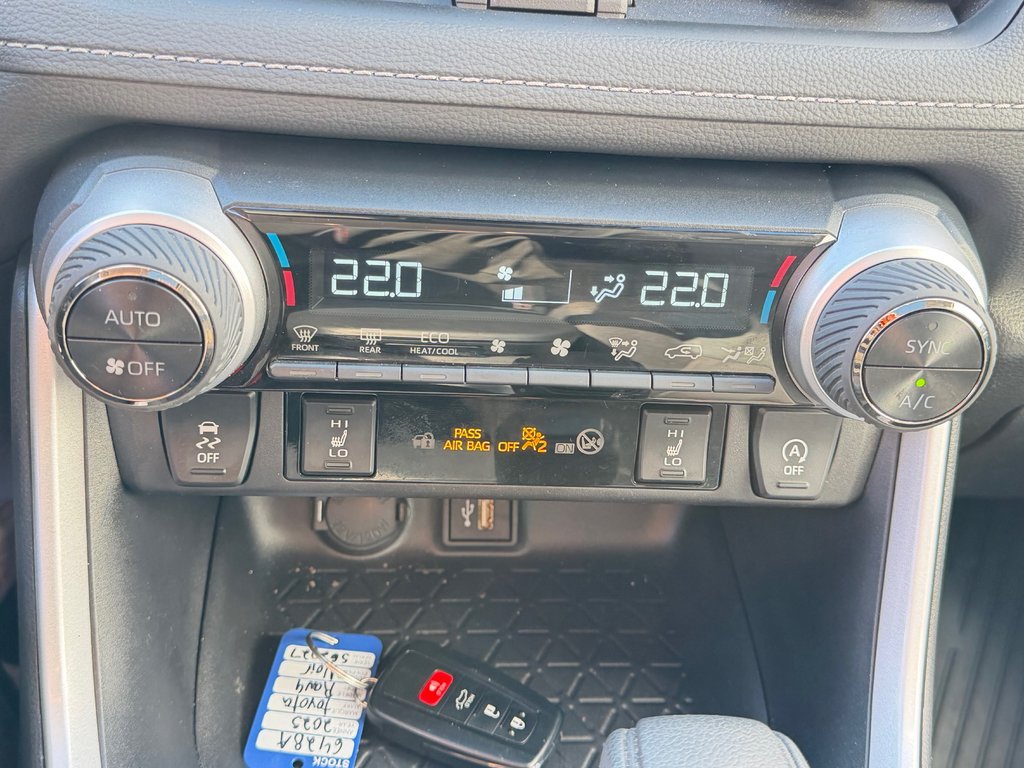 Toyota RAV4 XLE AWD / HITCH TOYOTA / TAG / ÉTAT NEUF !!! / 2025 à Thetford Mines, Québec - 42 - w1024h768px