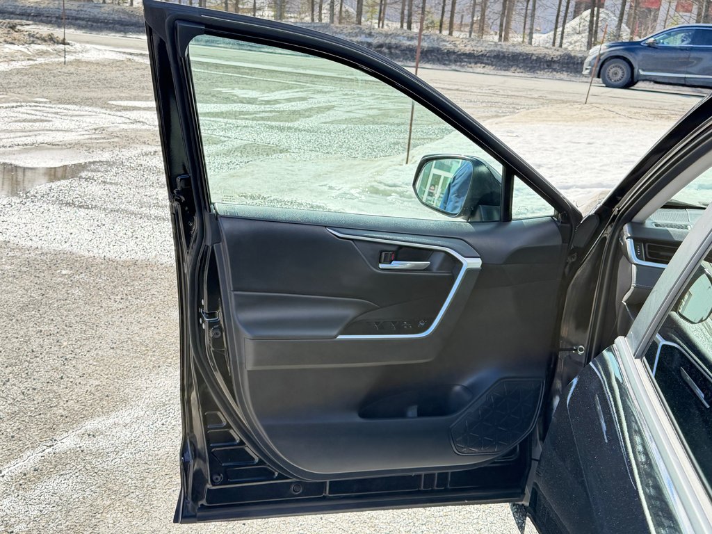 Toyota RAV4 XLE AWD / HITCH TOYOTA / TAG / ÉTAT NEUF !!! / 2025 à Thetford Mines, Québec - 27 - w1024h768px