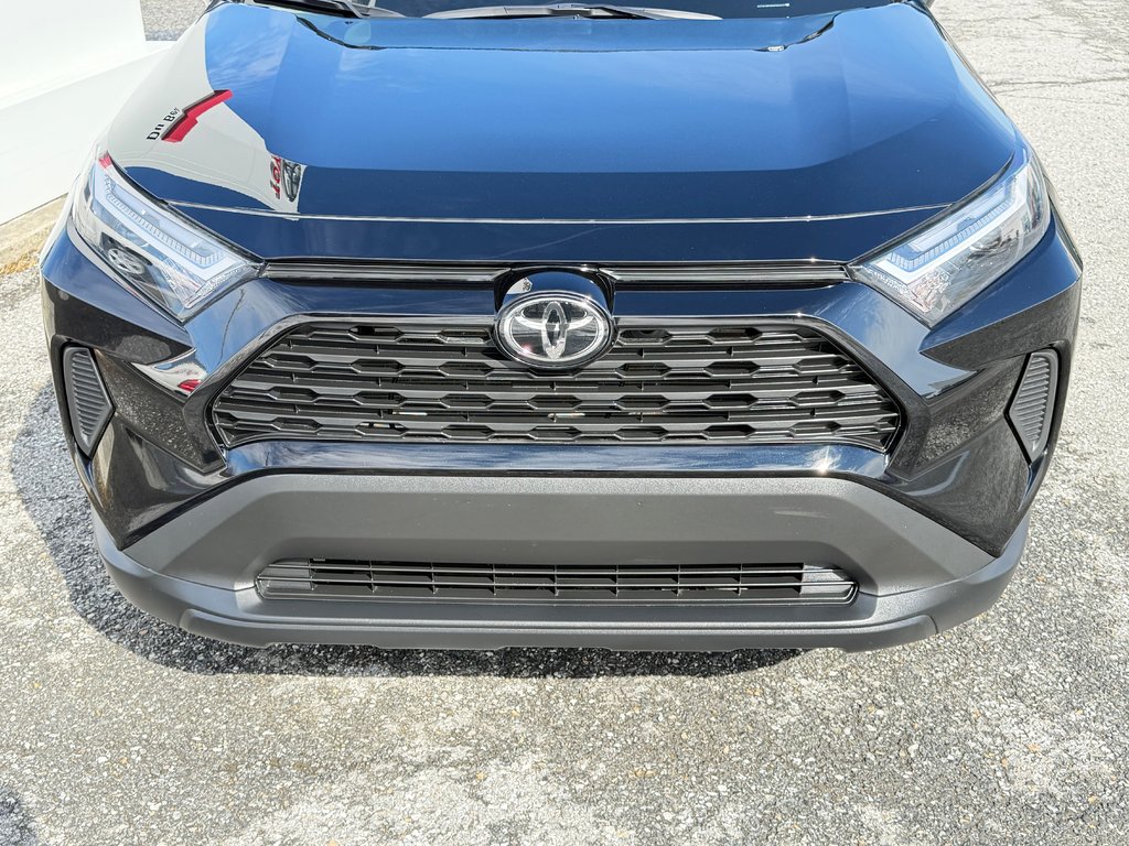 Toyota RAV4 XLE AWD / HITCH TOYOTA / TAG / ÉTAT NEUF !!! / 2025 à Thetford Mines, Québec - 12 - w1024h768px