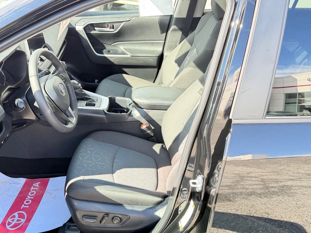 Toyota RAV4 XLE AWD / HITCH TOYOTA / TAG / ÉTAT NEUF !!! / 2025 à Thetford Mines, Québec - 29 - w1024h768px