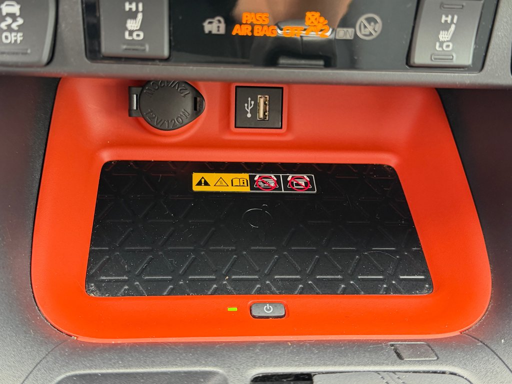 2025 Toyota RAV4 TRAIL AWD / PEA 29-04-29=100KM / HITCH WOW / in Thetford Mines, Quebec - 46 - w1024h768px