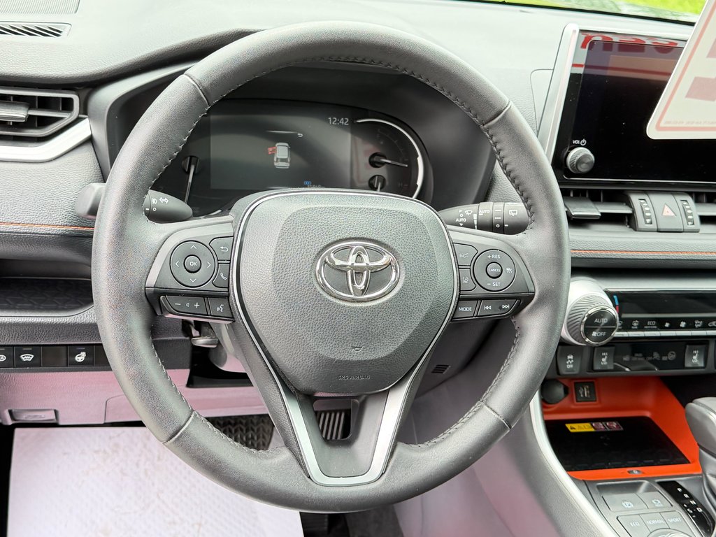 2025 Toyota RAV4 TRAIL AWD / PEA 29-04-29=100KM / HITCH WOW / in Thetford Mines, Quebec - 37 - w1024h768px