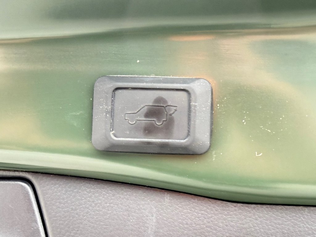 2025 Toyota RAV4 TRAIL AWD / PEA 29-04-29=100KM / HITCH WOW / in Thetford Mines, Quebec - 63 - w1024h768px