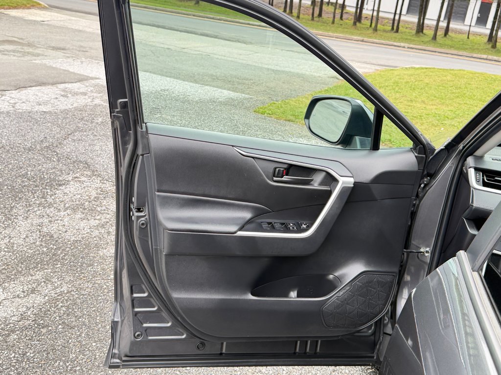 2025 Toyota RAV4 LE AWD / MAGS / HITCH / AUBAINE !! / in Thetford Mines, Quebec - 25 - w1024h768px