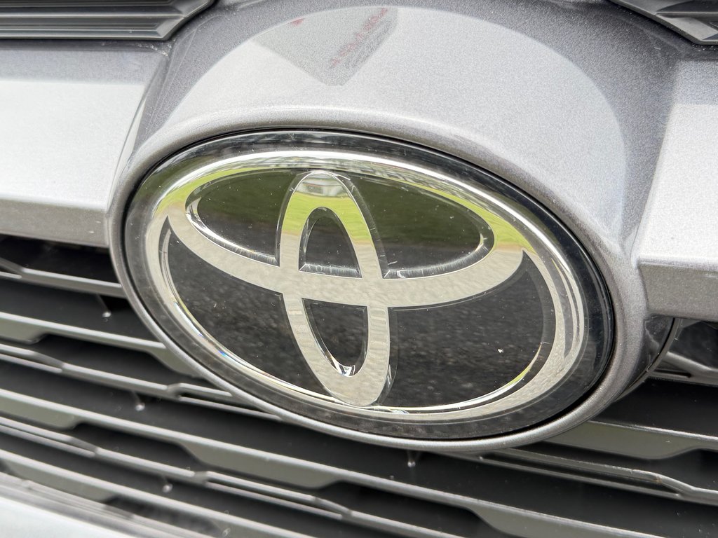 2025 Toyota RAV4 LE AWD / MAGS / HITCH / AUBAINE !! / in Thetford Mines, Quebec - 11 - w1024h768px