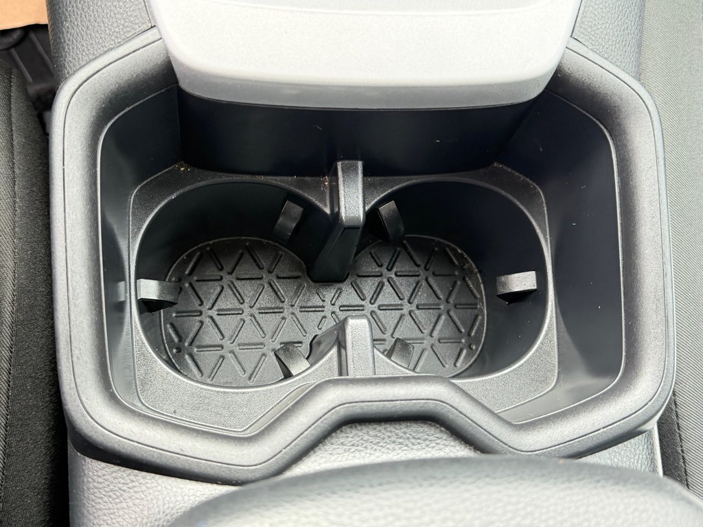 2025 Toyota RAV4 LE AWD / MAGS / HITCH / AUBAINE !! / in Thetford Mines, Quebec - 40 - w1024h768px