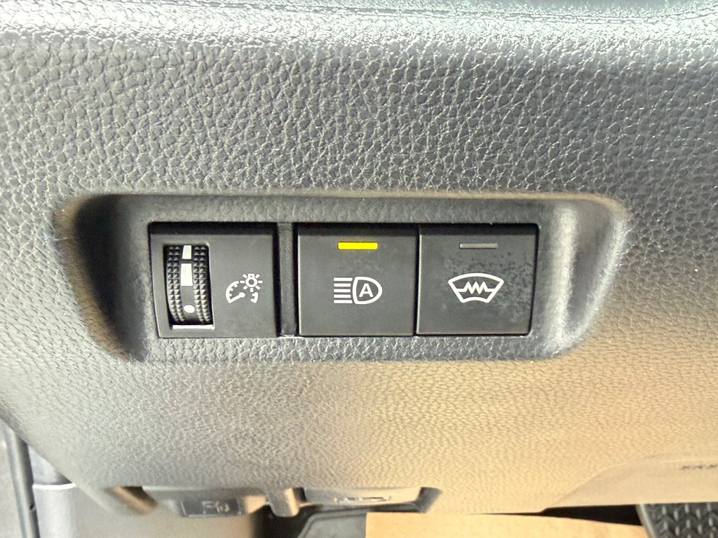 2025 Toyota RAV4 LE AWD / MAGS / HITCH / AUBAINE !! / in Thetford Mines, Quebec - 28 - w1024h768px