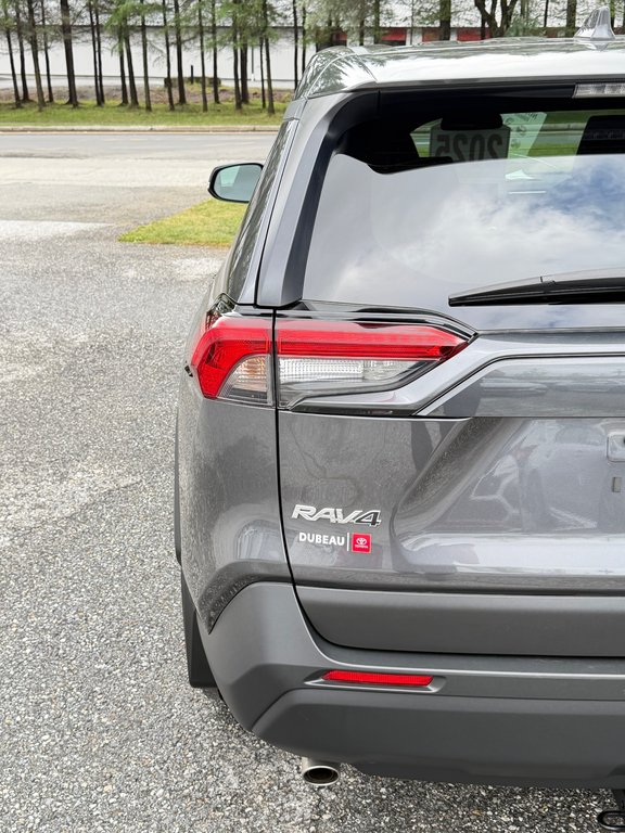 2025 Toyota RAV4 LE AWD / MAGS / HITCH / AUBAINE !! / in Thetford Mines, Quebec - 18 - w1024h768px