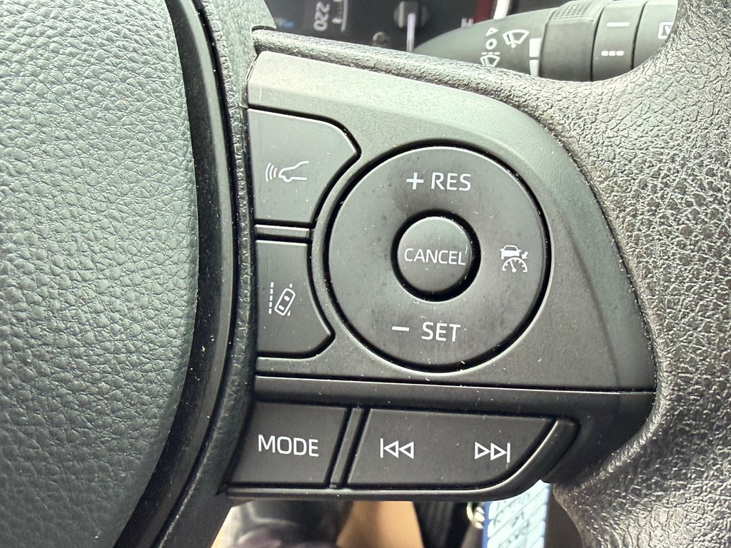 2025 Toyota RAV4 LE AWD / MAGS / HITCH / AUBAINE !! / in Thetford Mines, Quebec - 32 - w1024h768px