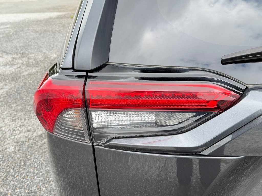 2025 Toyota RAV4 LE AWD / MAGS / HITCH / AUBAINE !! / in Thetford Mines, Quebec - 19 - w1024h768px