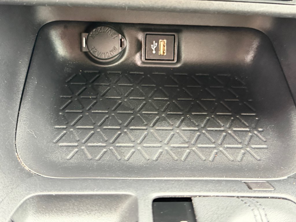 2025 Toyota RAV4 LE AWD / MAGS / HITCH / AUBAINE !! / in Thetford Mines, Quebec - 38 - w1024h768px