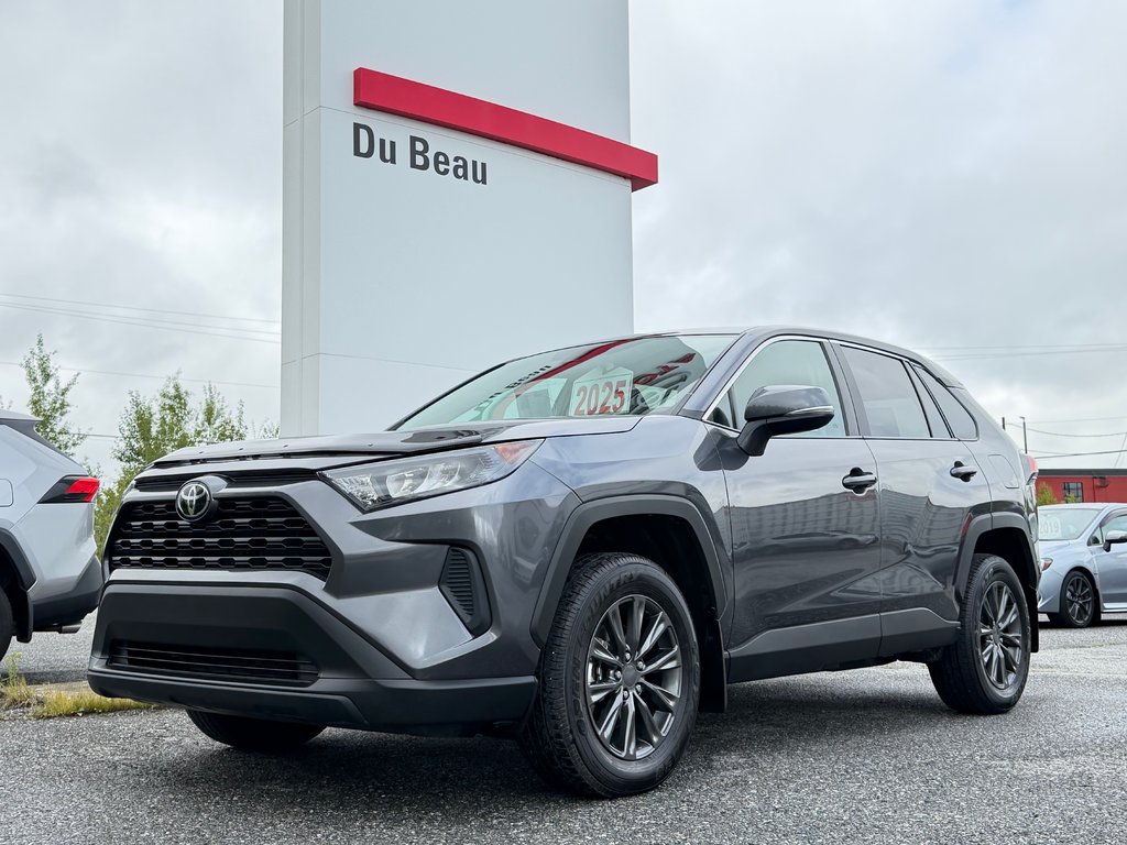 2025 Toyota RAV4 LE AWD / MAGS / HITCH / AUBAINE !! / in Thetford Mines, Quebec - 1 - w1024h768px